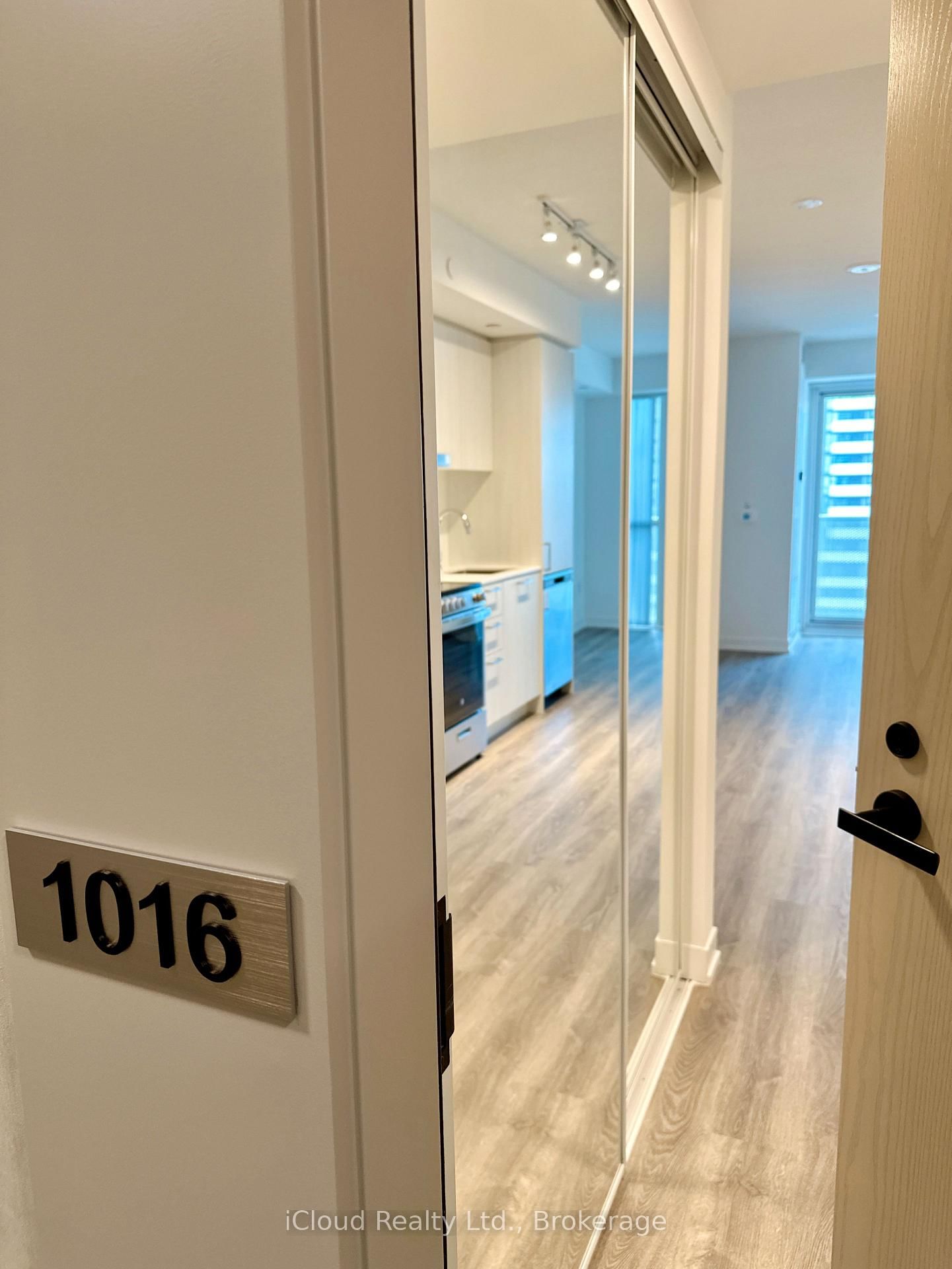 1016-195 Commerce St, Vaughan, view 8