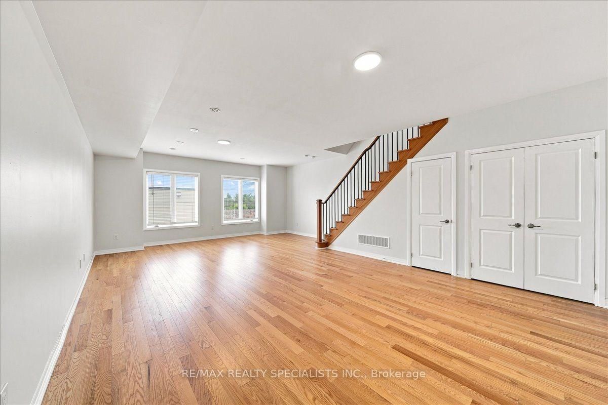 220 Dissette Street • #13 • Bradford West Gwillimbury, ON photo 12