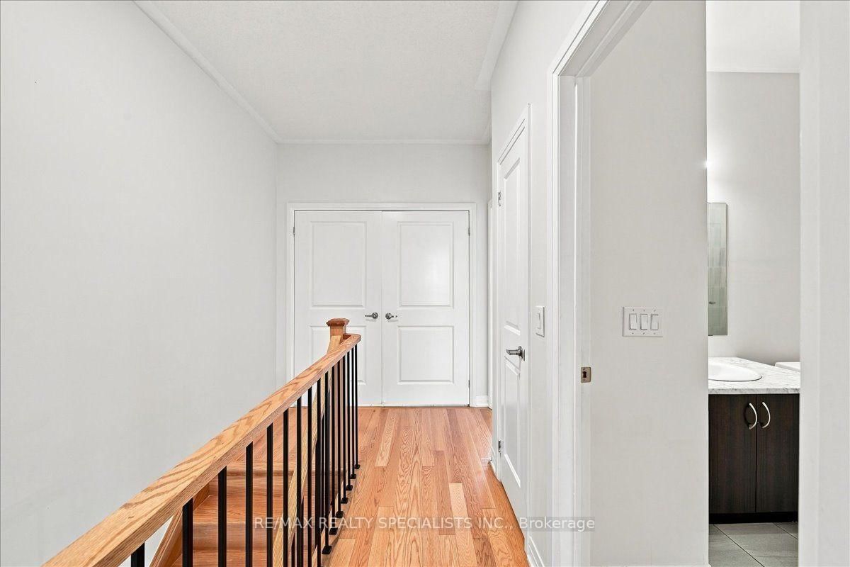 220 Dissette Street • #13 • Bradford West Gwillimbury, ON photo 15