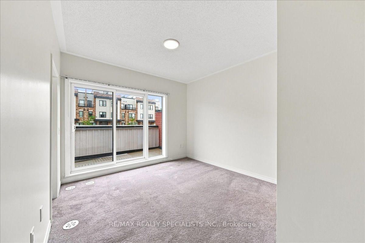 220 Dissette Street • #13 • Bradford West Gwillimbury, ON photo 17