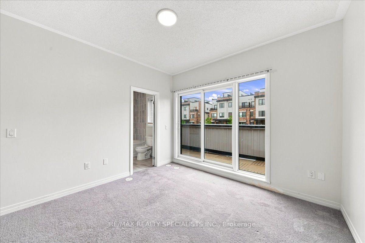 220 Dissette Street • #13 • Bradford West Gwillimbury, ON photo 19