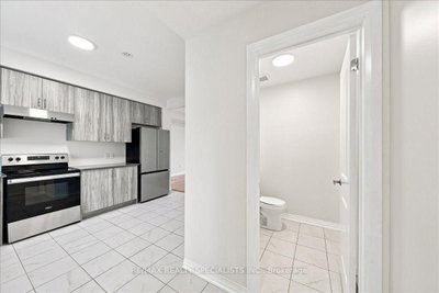 220 Dissette Street • #13 • Bradford West Gwillimbury, ON photo 3