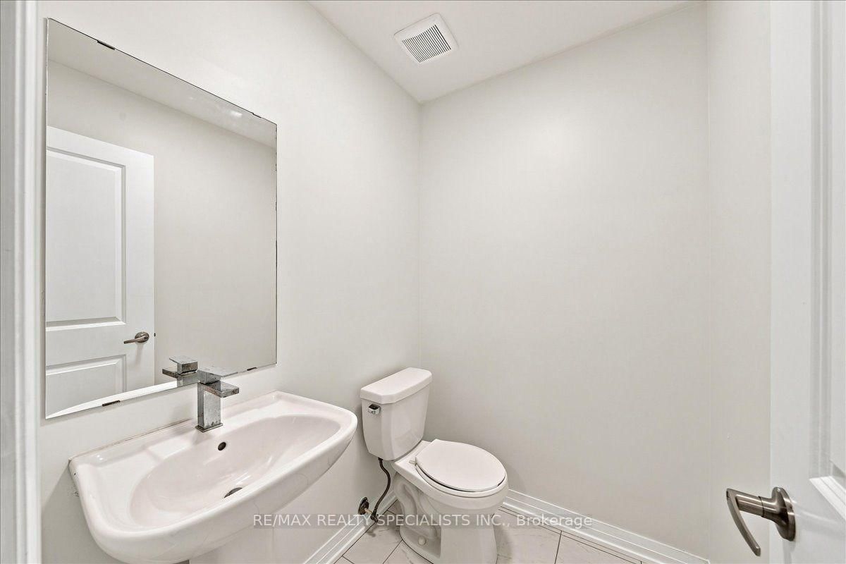 220 Dissette Street • #13 • Bradford West Gwillimbury, ON photo 5