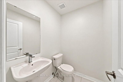 220 Dissette Street • #13 • Bradford West Gwillimbury, ON photo 5