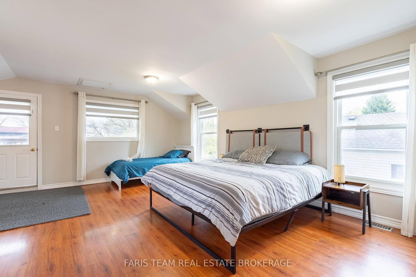 687 Innisfil Beach Road • Innisfil, ON photo 14
