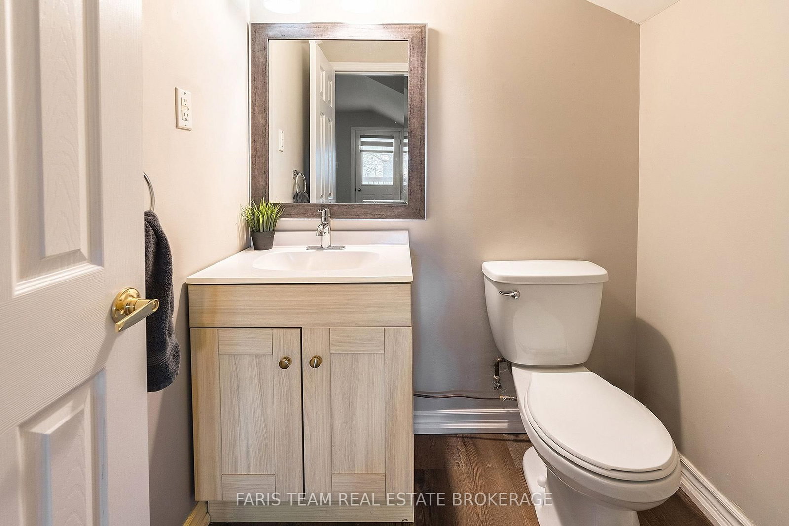 687 Innisfil Beach Road • Innisfil, ON photo 15