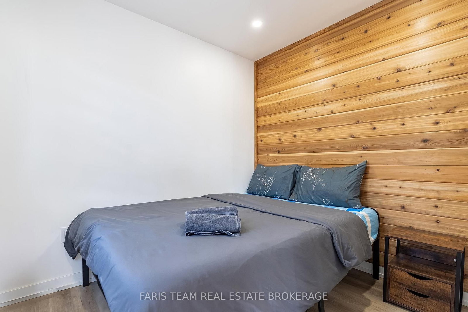 687 Innisfil Beach Road • Innisfil, ON photo 34