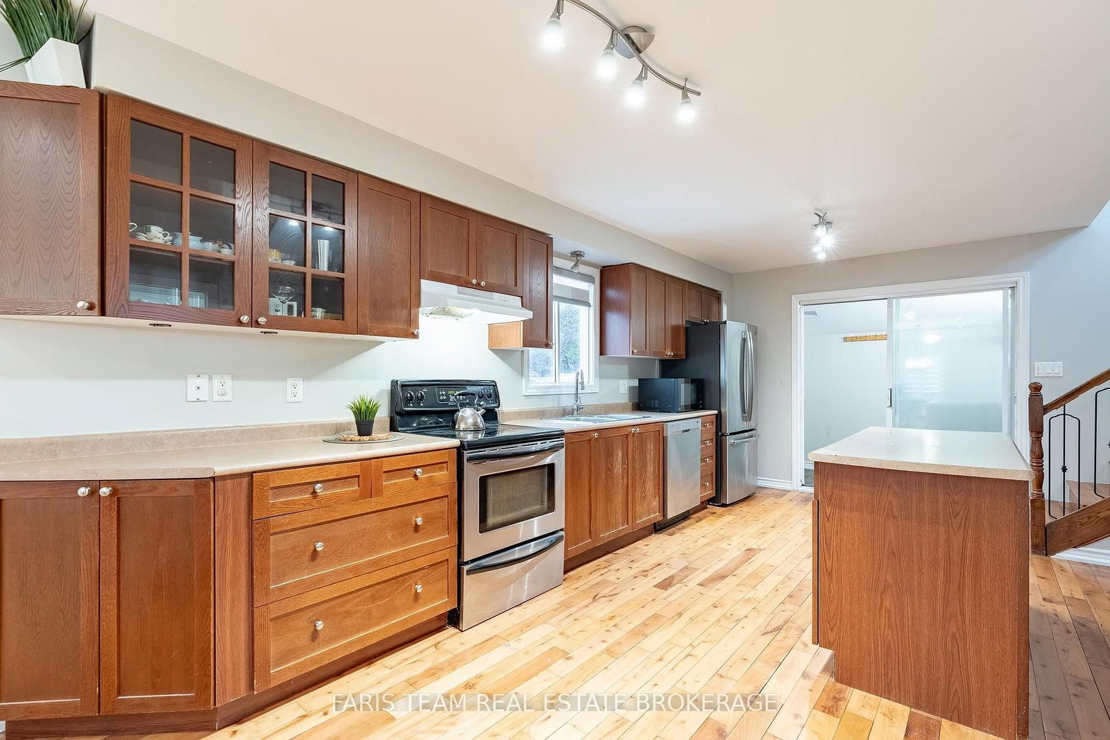 687 Innisfil Beach Road photo 7
