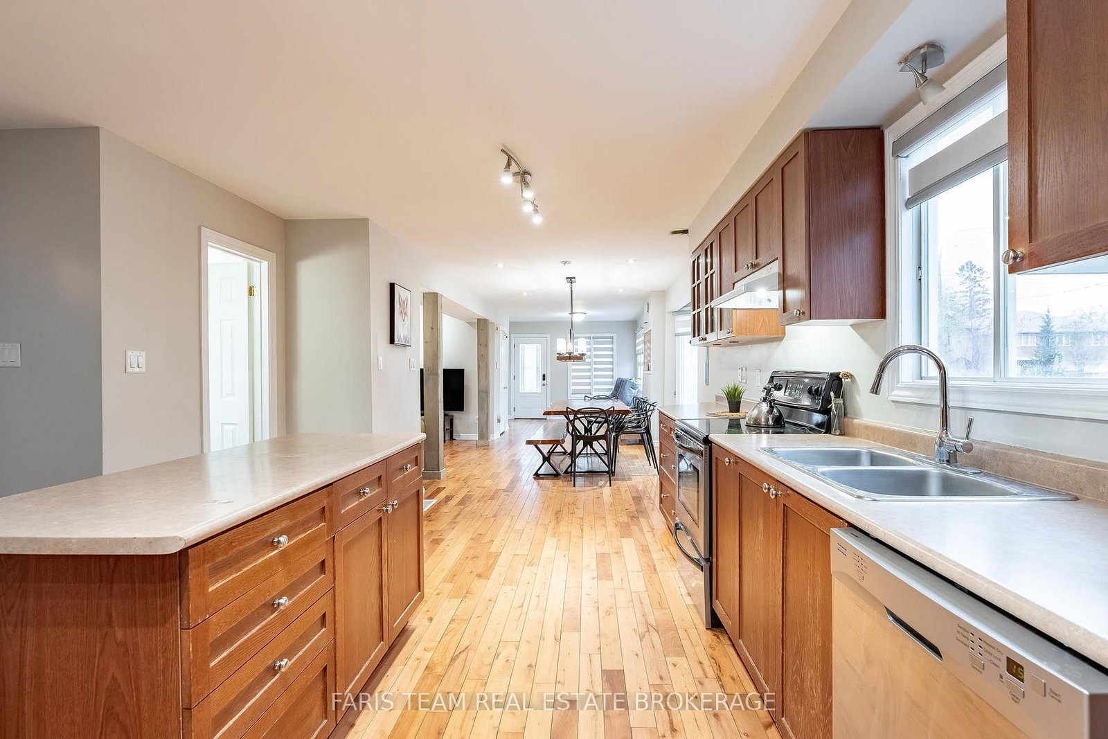 687 Innisfil Beach Road photo 8