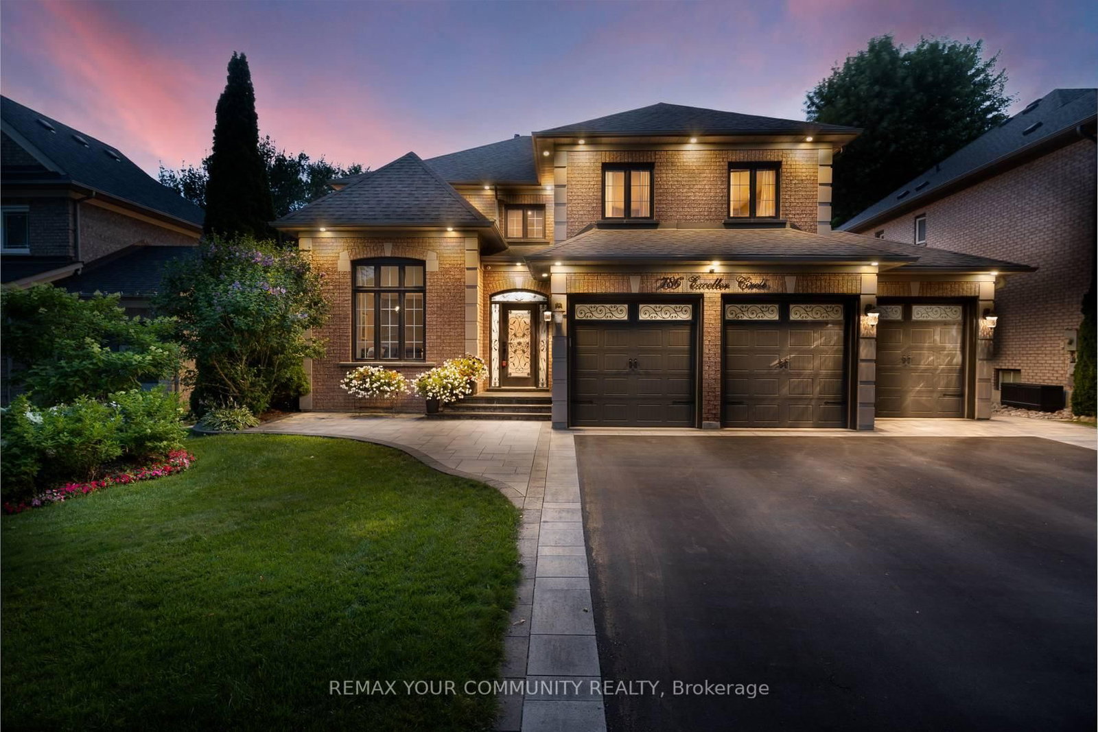 786 Exceller Circle • Newmarket, ON photo 1