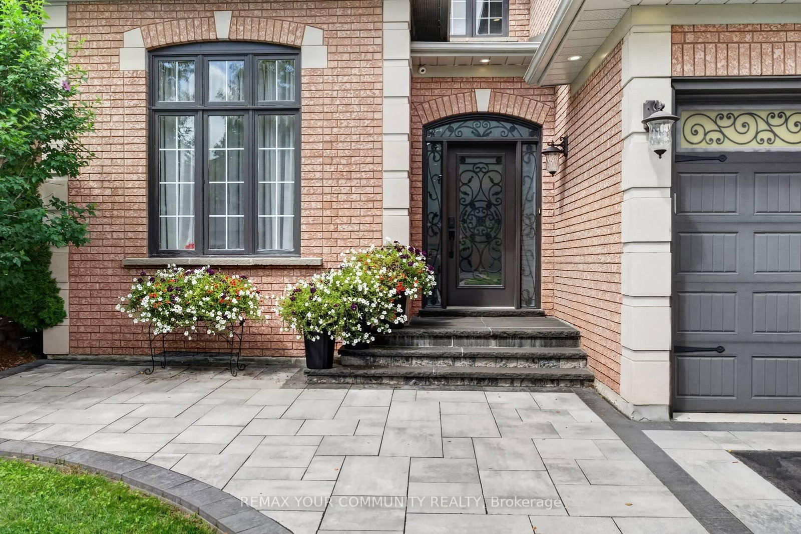 786 Exceller Circle • Newmarket, ON photo 3