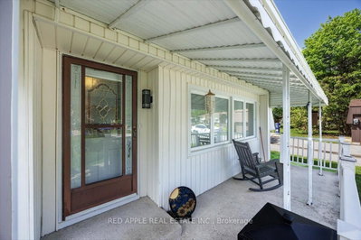 30 Flora Court • Innisfil, ON photo 3