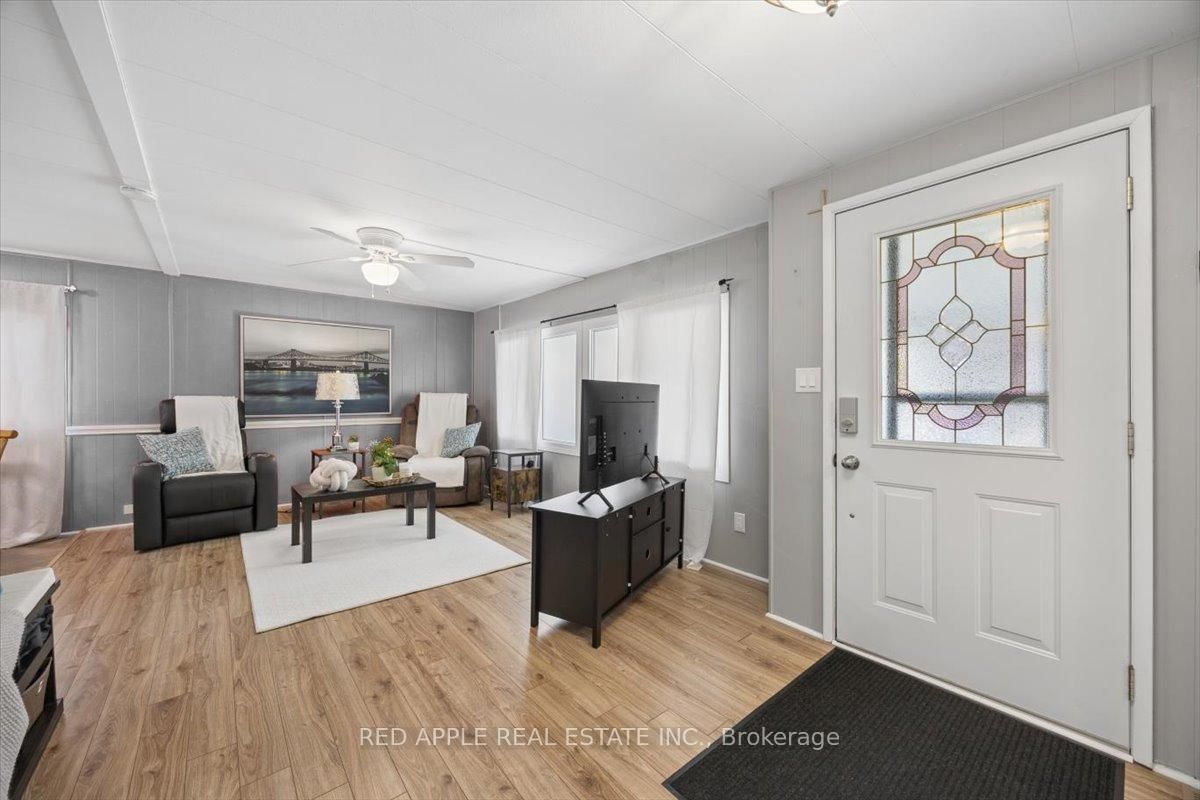 30 Flora Court • Innisfil, ON photo 5
