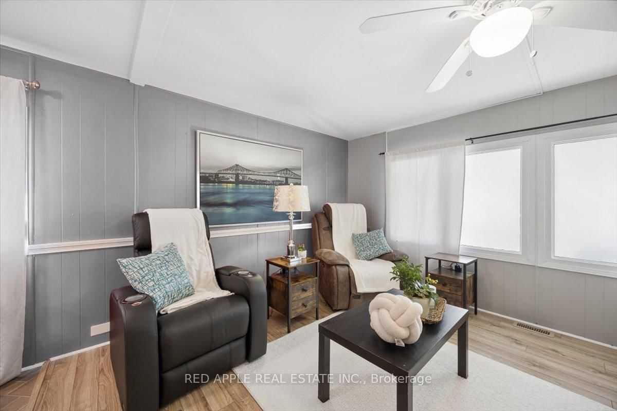 30 Flora Court photo 6