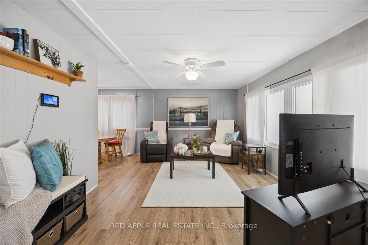 30 Flora Court photo 9