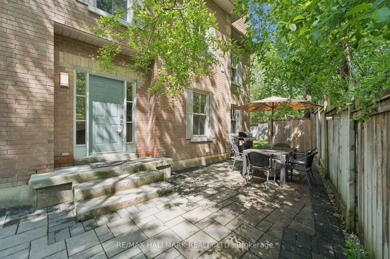 13 E J Lennox Way