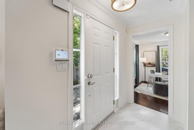13 E J Lennox Way • Markham, ON photo 3