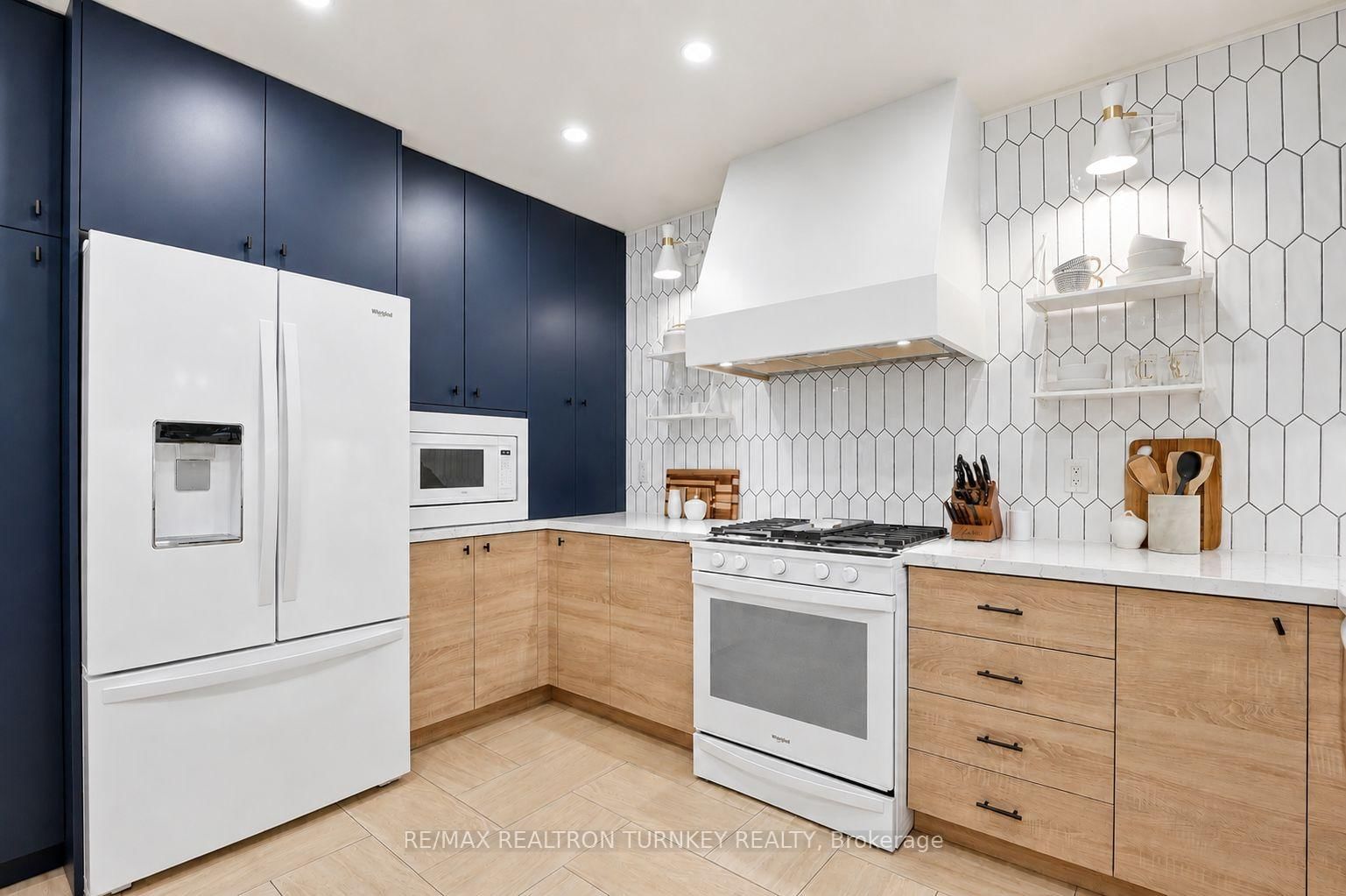 818 Exceller Circle • Newmarket, ON photo 15