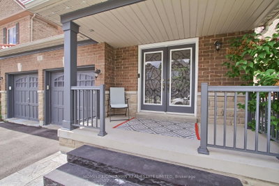 88 Chelsea Crescent • Bradford West Gwillimbury, ON photo 3