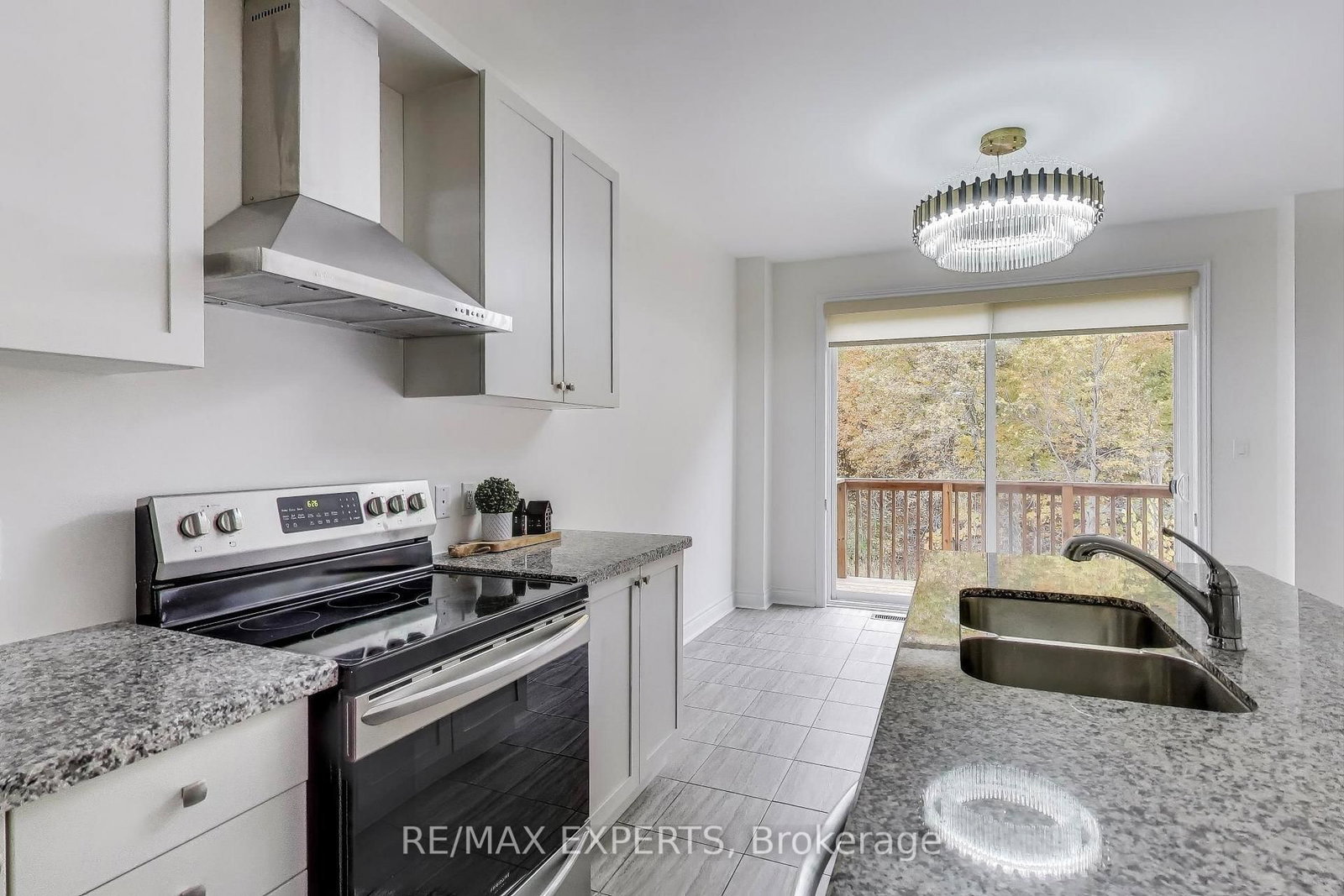 216 Butternut Ridge Trail • Aurora, ON photo 12