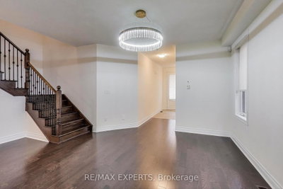 216 Butternut Ridge Trail • Aurora, ON photo 5