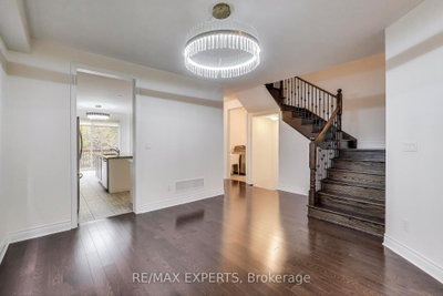 216 Butternut Ridge Trail • Aurora, ON photo 8