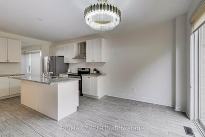 216 Butternut Ridge Trail • Aurora, ON photo 9