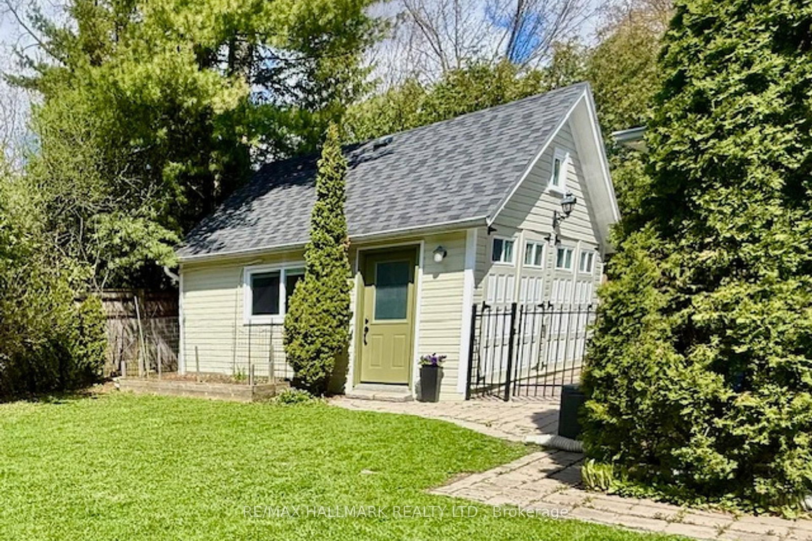 64 Powell Street • Richmond Hill, ON photo 4