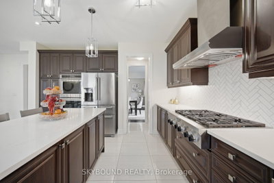 14 Goodwin Court • East Gwillimbury, ON photo 8