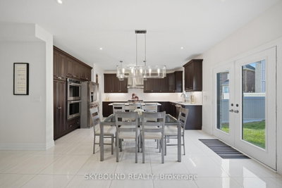 14 Goodwin Court • East Gwillimbury, ON photo 9