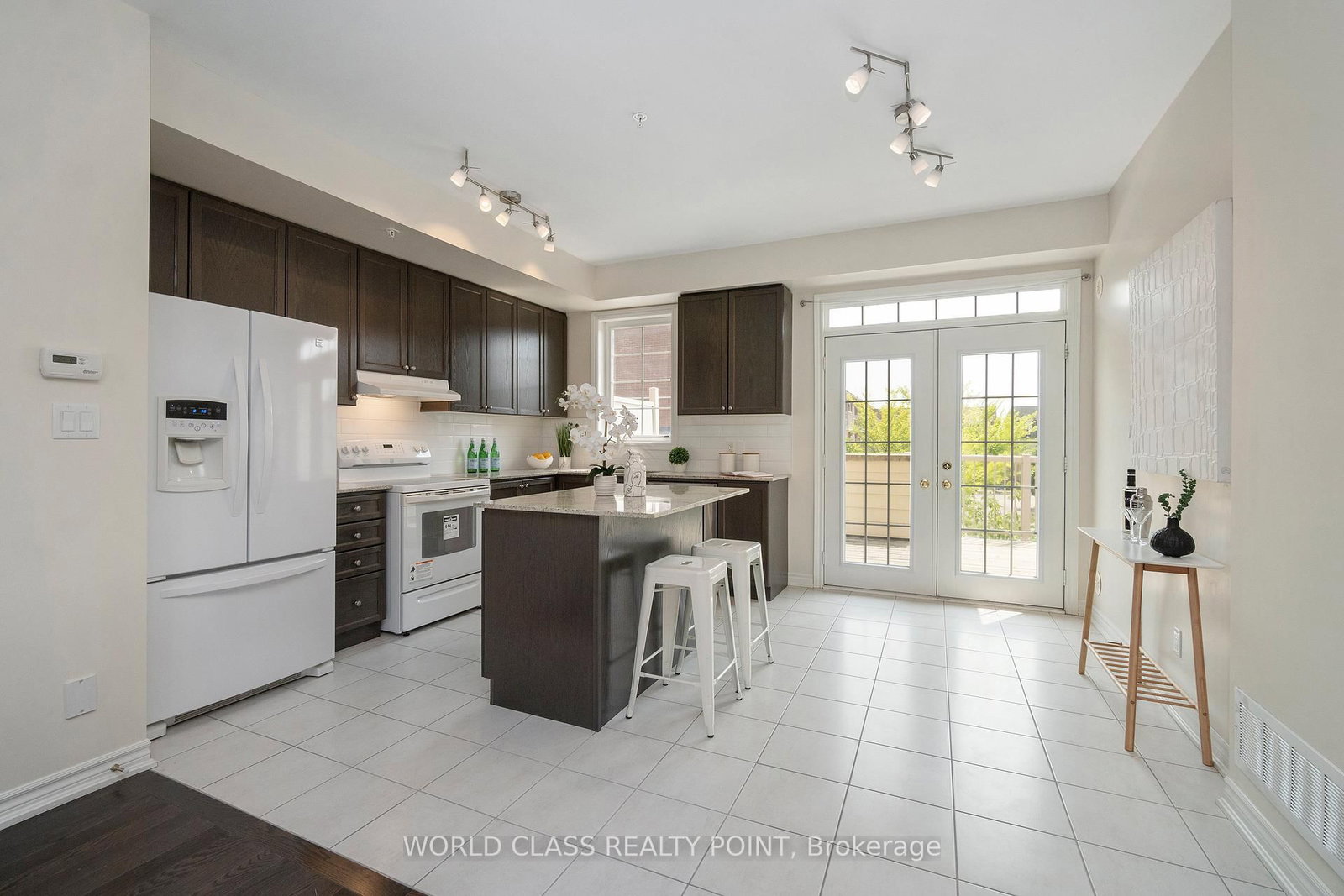73 Cathedral High Street • Markham, ON photo 12