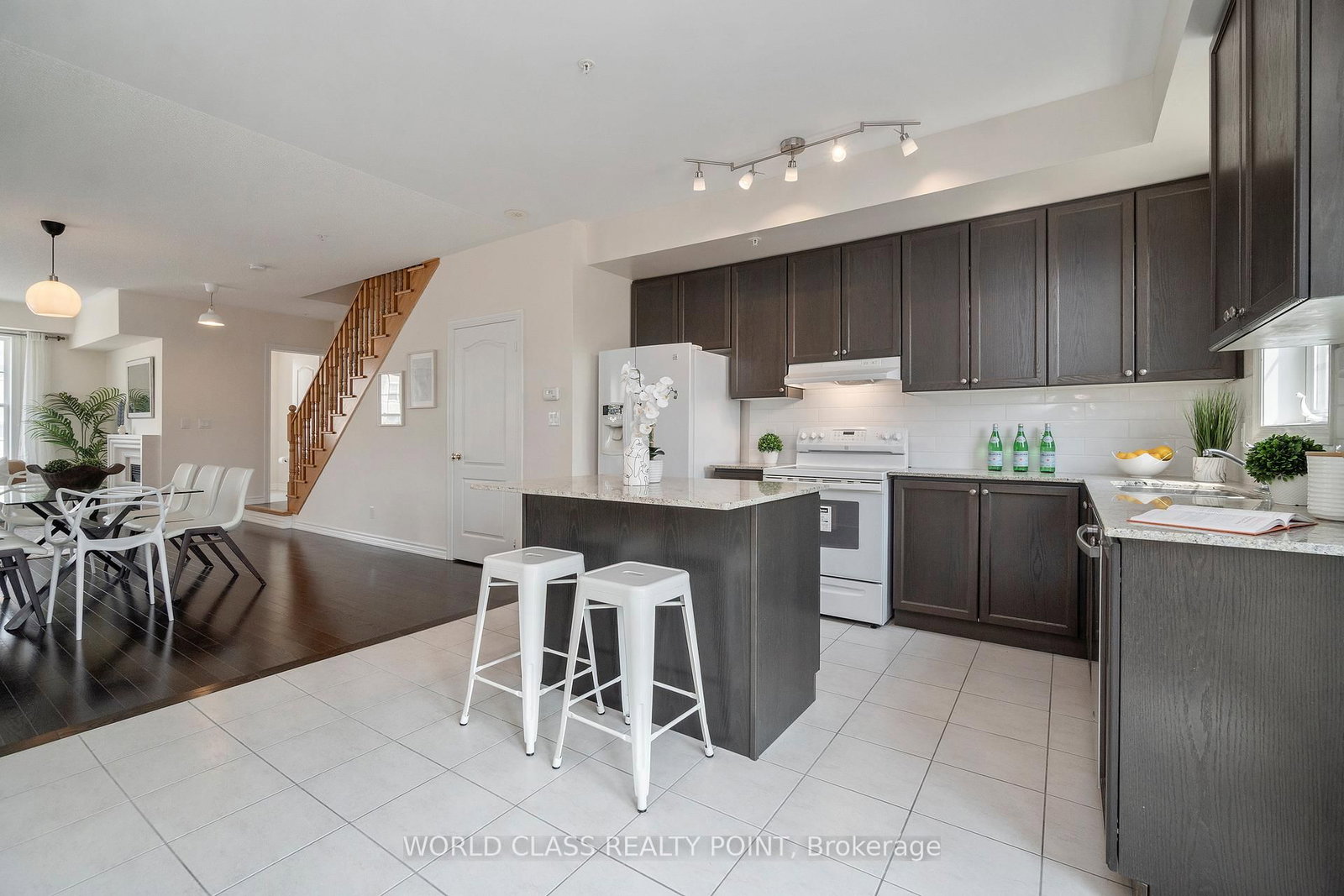 73 Cathedral High Street • Markham, ON photo 13