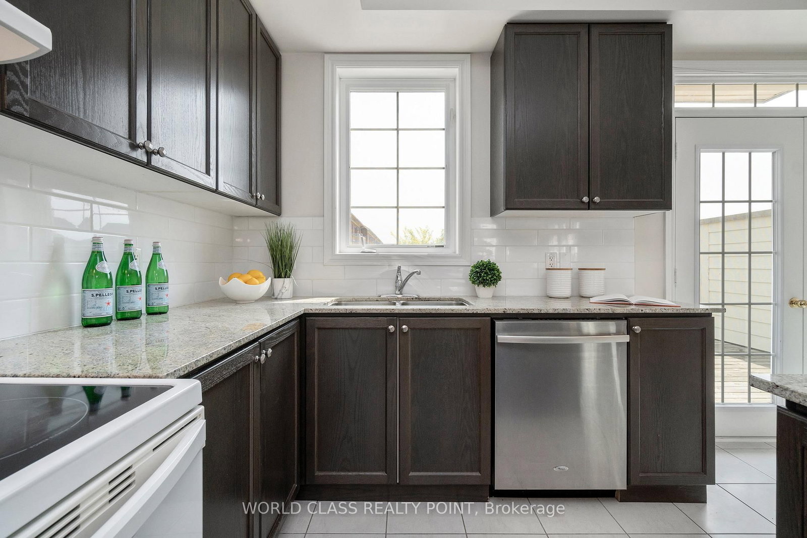 73 Cathedral High Street • Markham, ON photo 14