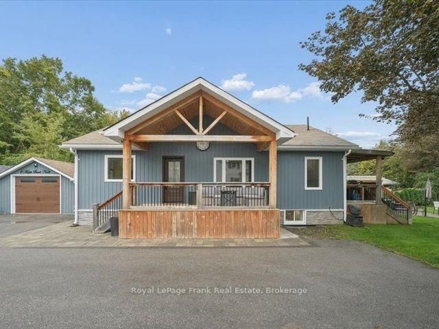 11 Maple Street N