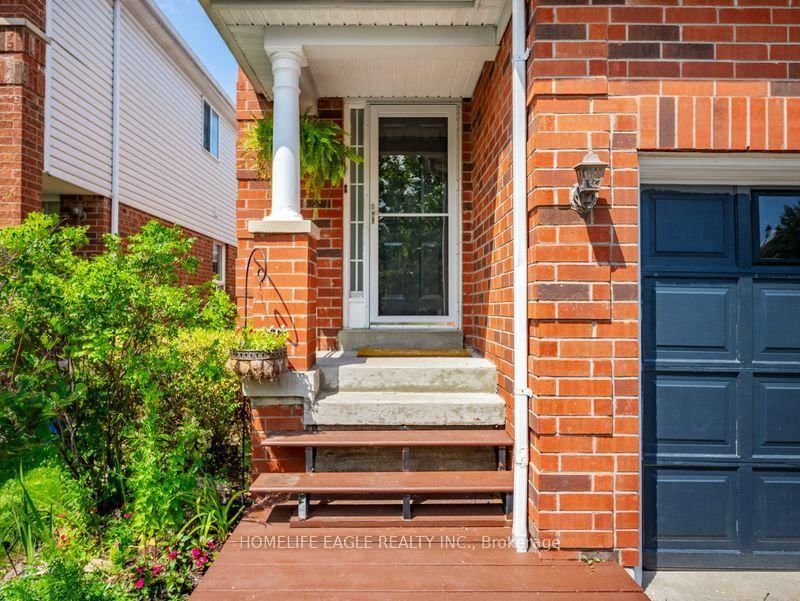 479 Heddle Crescent • Newmarket, ON photo 4