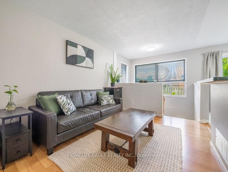 479 Heddle Crescent • Newmarket, ON photo 8