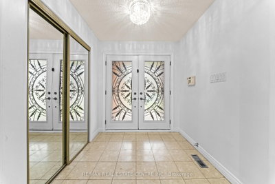 2 Hollyburn Court • Vaughan, ON photo 4
