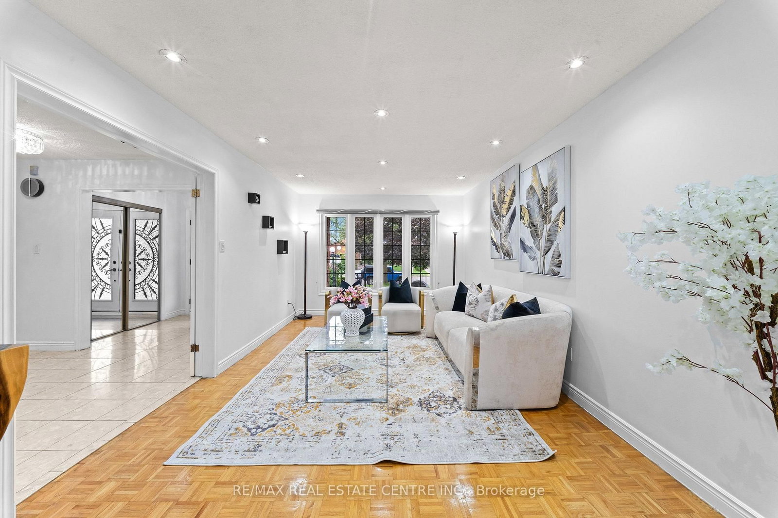 2 Hollyburn Court • Vaughan, ON photo 8
