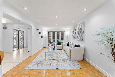 2 Hollyburn Court • Vaughan, ON photo 8