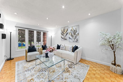 2 Hollyburn Court • Vaughan, ON photo 9