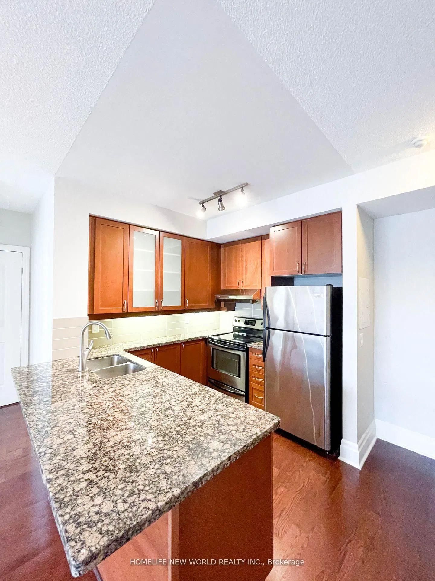 21 Upper Duke Crescent • #404 • Markham, ON photo 2