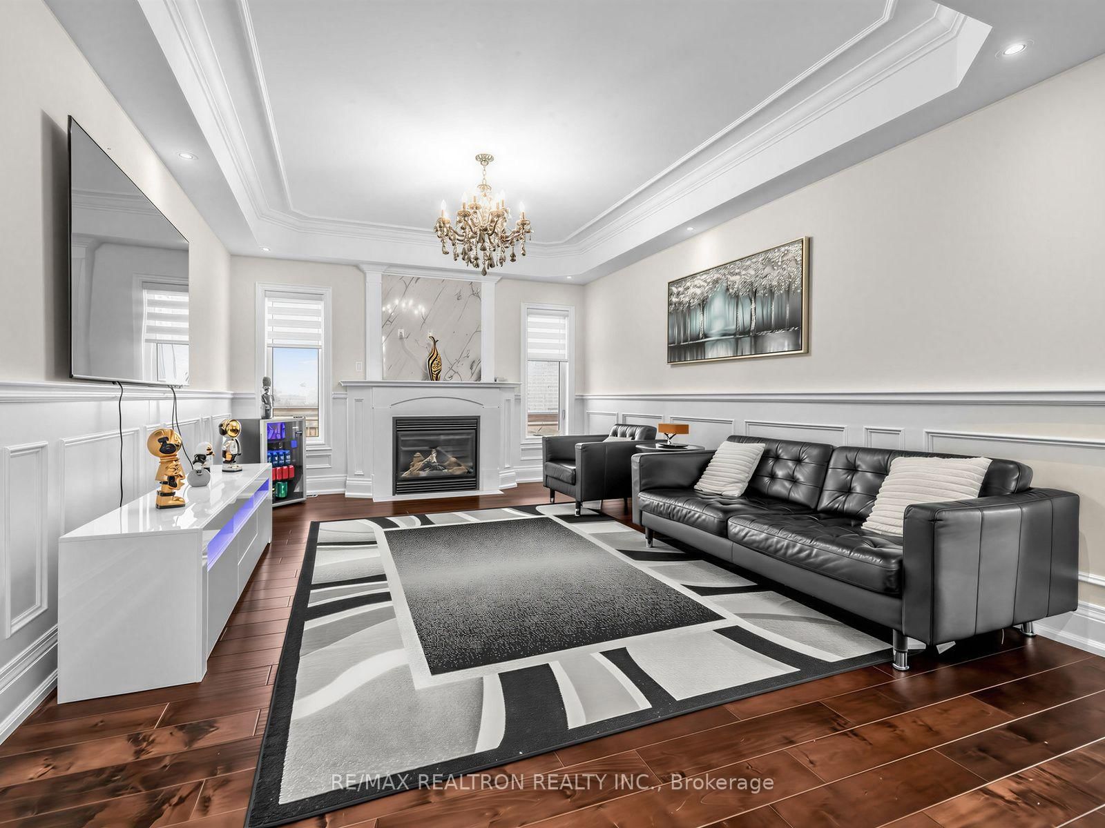 12 Anglin Drive • Richmond Hill, ON photo 4