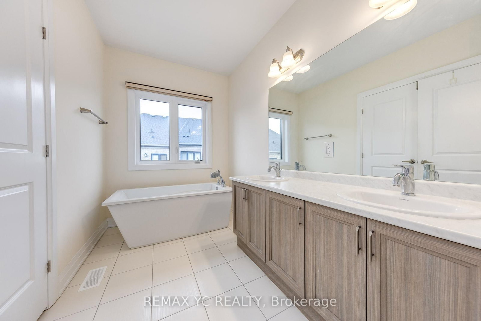 33 Duncombe Lane • Richmond Hill, ON photo 25