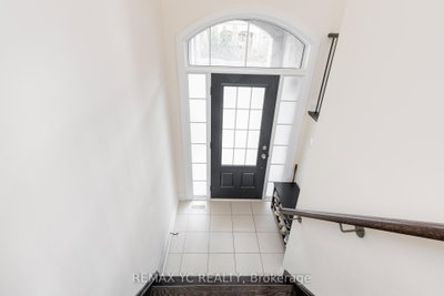 33 Duncombe Lane • Richmond Hill, ON photo 3