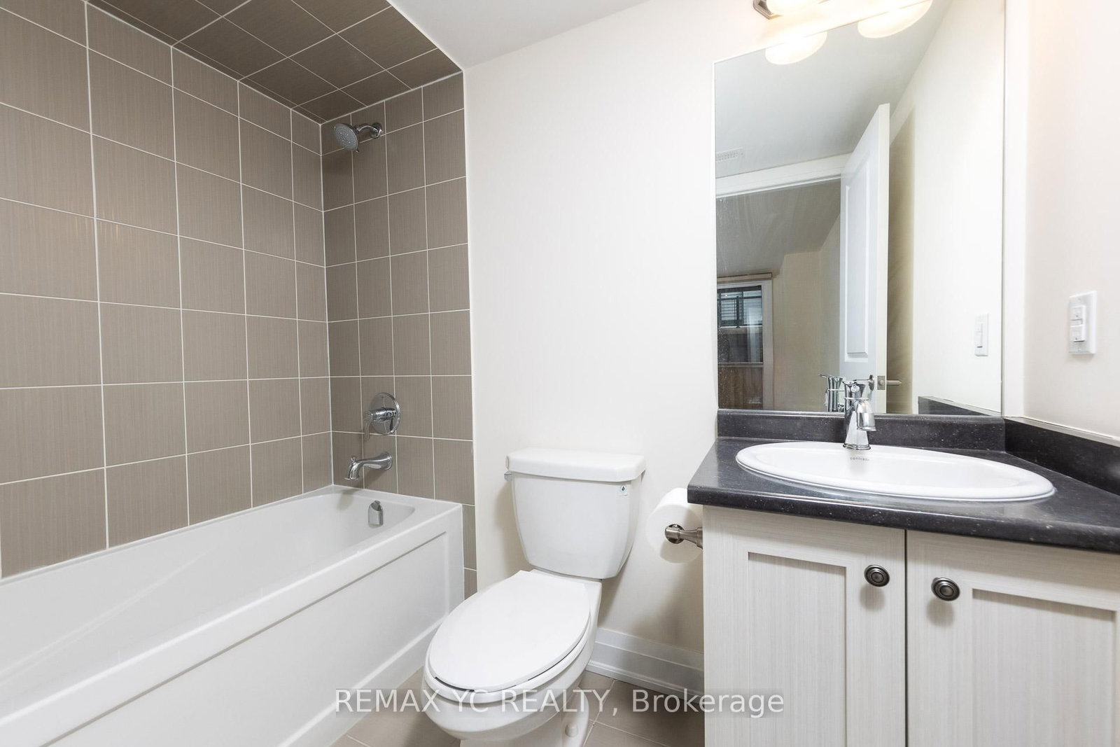 33 Duncombe Lane • Richmond Hill, ON photo 38