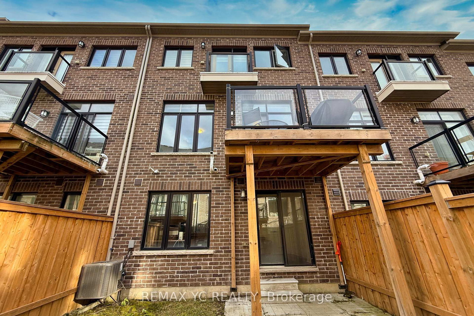 33 Duncombe Lane • Richmond Hill, ON photo 44