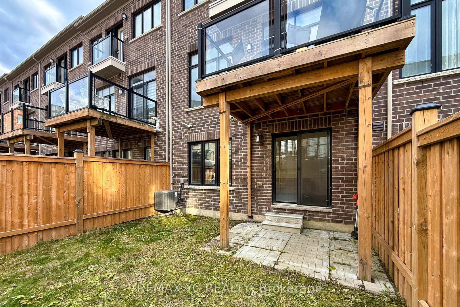 33 Duncombe Lane • Richmond Hill, ON photo 45