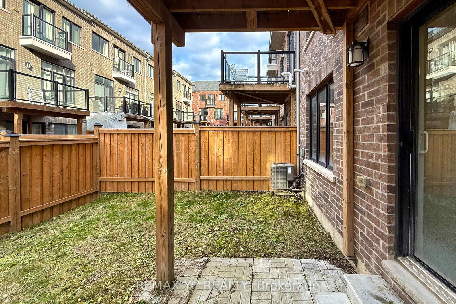 33 Duncombe Lane • Richmond Hill, ON photo 46