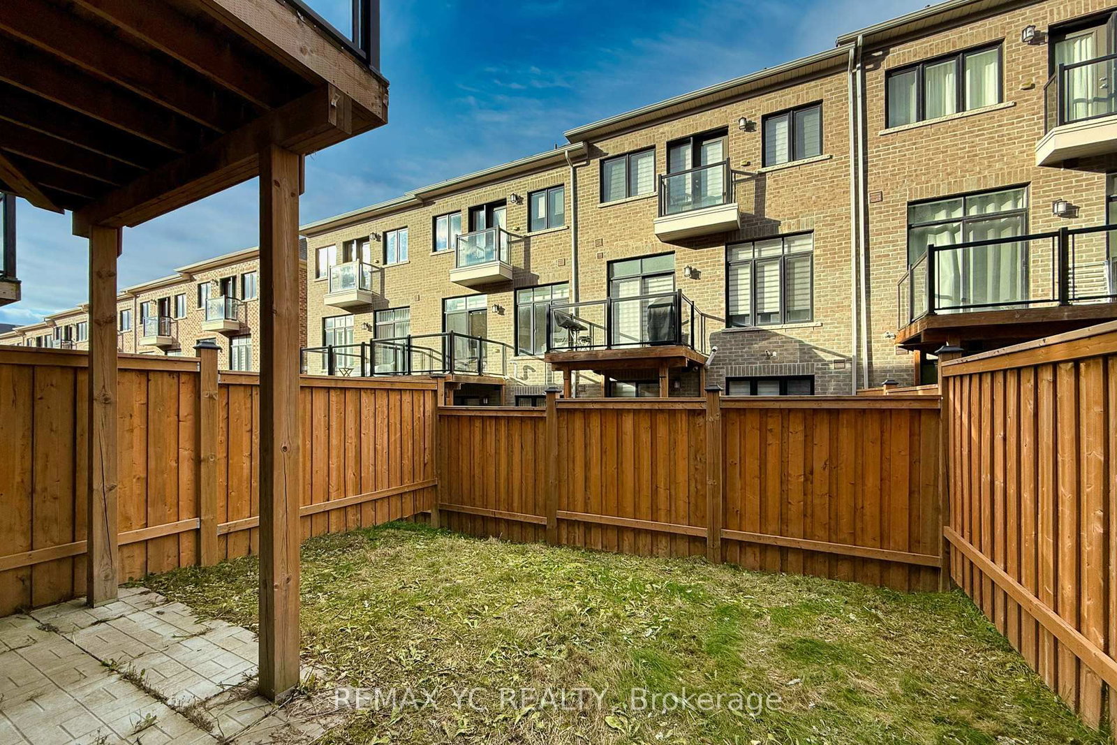 33 Duncombe Lane • Richmond Hill, ON photo 49