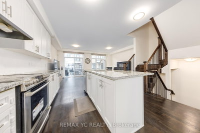 33 Duncombe Lane • Richmond Hill, ON photo 9